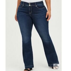 NWT Torrid Super Soft Mid-Rise Flare Jeans in Lunation Wash